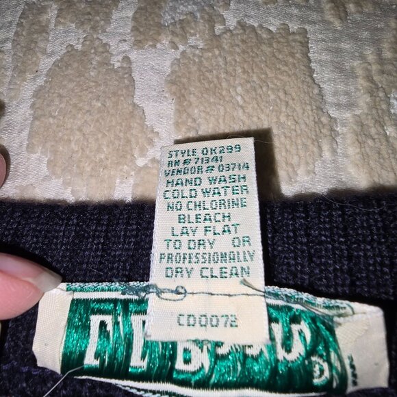 LL Bean Norwegian Snowflake Wool Sweater Ireland Navy W/ Red Green Size Large - Picture 3 of 6